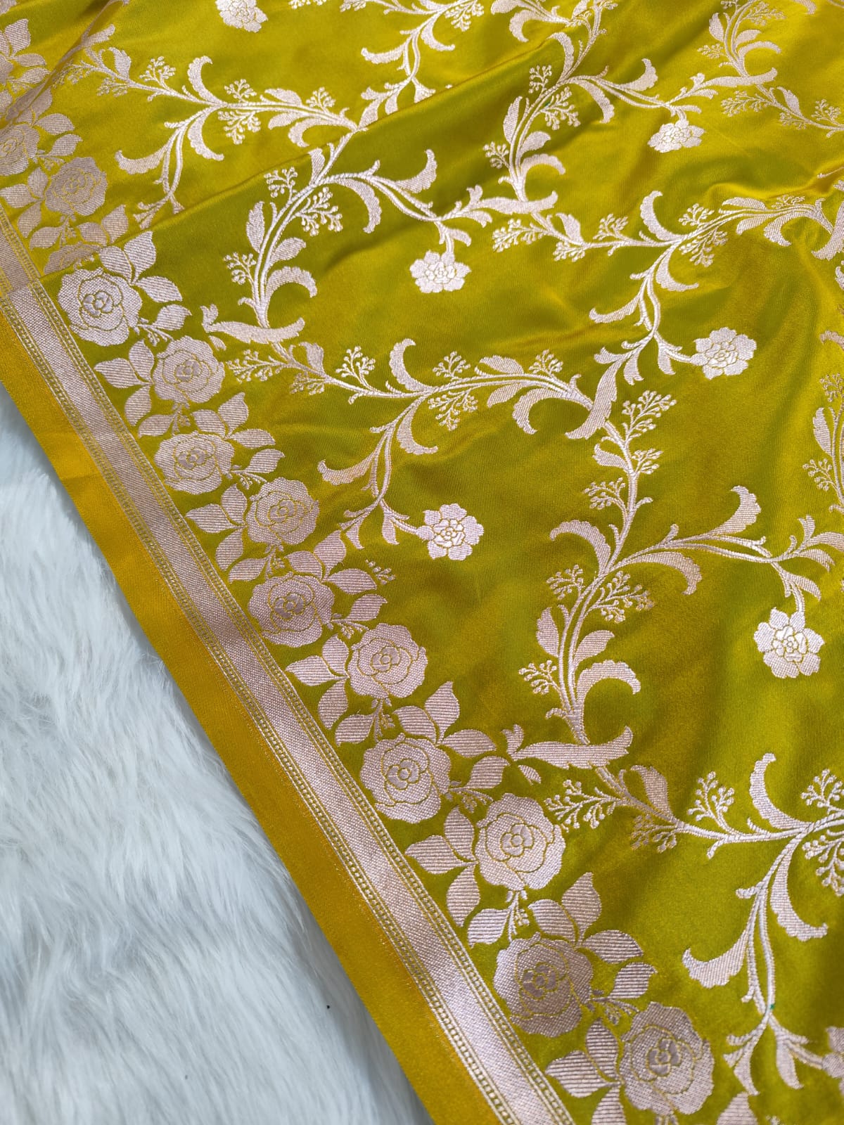 Mehendi Green Mashru Banarasi Saree
