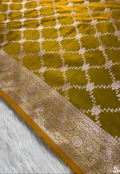 Mehendi Green Mashru Banarasi Saree